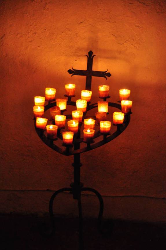 Detalhe de iluminação em restaurante de Valladolid, cidade histórica no centro da península do Yucatán, no México